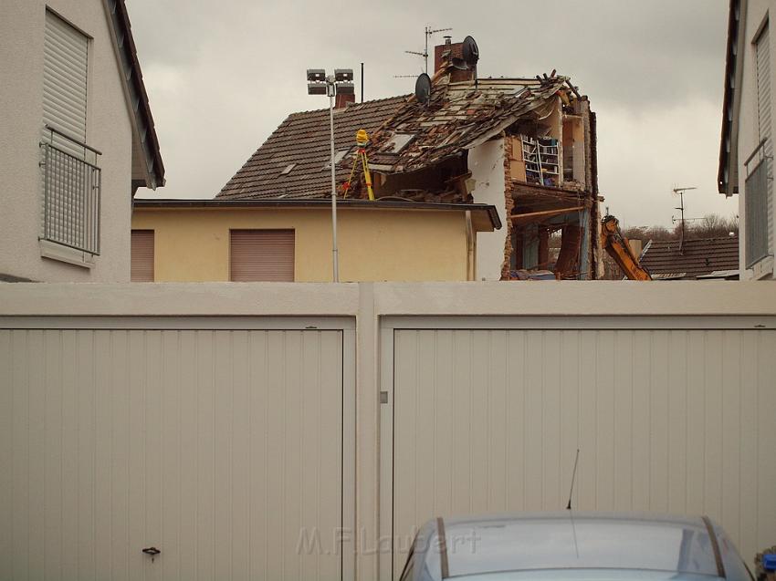 Hausexplosion Bruehl bei Koeln Pingsdorferstr P477.JPG